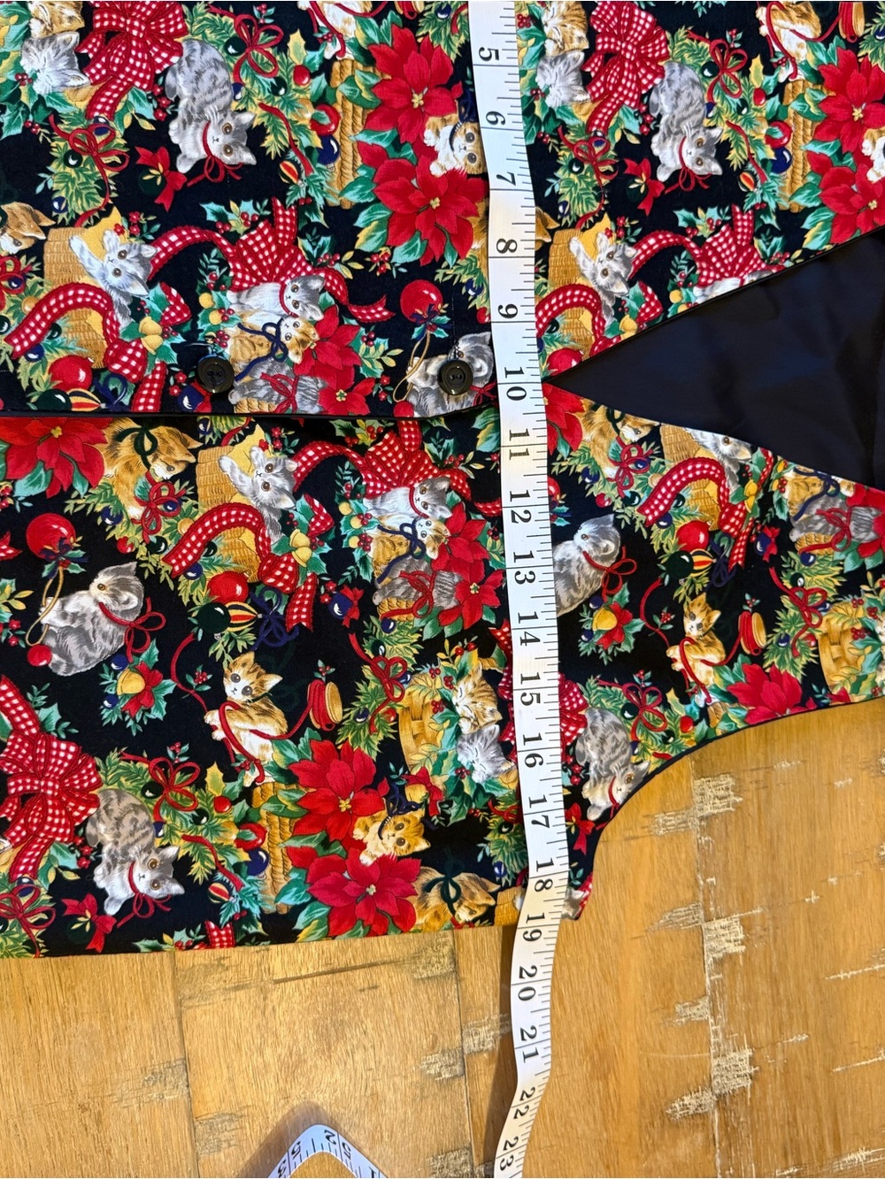 Vintage Black Xmas 100% Cotton Vest with Red Poinsettias & Multicolor Cat Motif - Picture 5 of 6